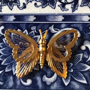 EU Vintage Monet Gold Butterfly🦋 Pendant/ Brooch. Excellent Vintage Condition!